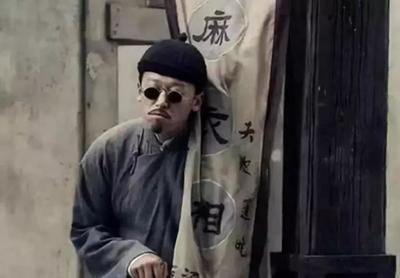 算命先生斷定他窮極一生，禪師四句話點(diǎn)醒胎匠變富豪